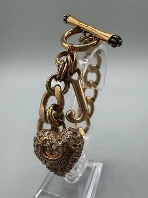 "Brazalete Juicy Couture pedrería corazón J encanto tono oro rosa eslabones palanca 7""" Foto 1 de 4