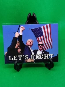 TARJETA COLECCIONABLE DONALD TRUMP LET'S FIGHT EDICIÓN LIMITADA "NO PUEDES MANTENERNOS ABAJO" - Imagen 1 de 3