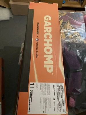 Pokemon Center X Bear Walker Garchomp Monopatín Edición Limitada #/250 CON CERTIFICADO DE AUTENTICIDAD Foto 1 de 3