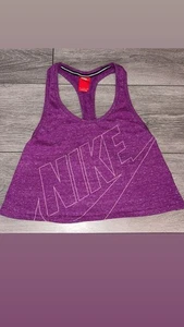 Camiseta sin mangas Nike pequeña recortada púrpura con logotipo  - Imagen 1 de 6