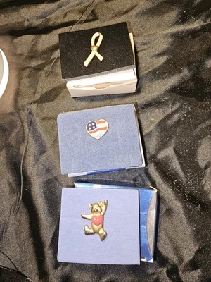 Vintage Avon Pins Lot Of 3 - Image 1 of 2