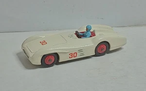 DINKY TOYS  ANCIEN #237 SUPERBE MERCEDES-BENZ #30 EN TRES BON ETAT SANS BOITE bm - Picture 1 of 6