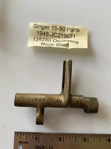 Singer 15-90 Sewing Machine Part (1948) - 125280 Oscillating Rock Shaft - Picture 1 of 2