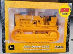 2002 ERTL John Deere 1010 Yellow Crawler 1/16 Scale #15384 *NEW* - Picture 1 of 2