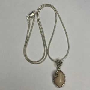 VTG 925 Sterling Silver Pink Coral? Stone Pendant Necklace 6.4g 16” Chain - Picture 1 of 4