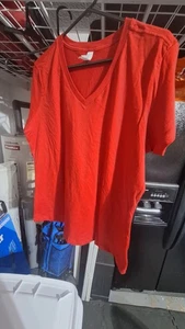 (BB - 9)   DISTRICT WOMEN'S V-NECK T-SHIRT RED SIZE SMALL - Picture 1 of 2