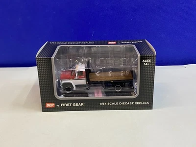 DCP FIRST GEAR 1/64 SCALE RED/BLACK CHEVY C65 SINGLE AXLE FLATBED TRUCK 60-0888 - Image 1 of 4