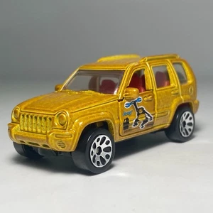 2002 Matchbox Jeep Liberty 1:62 Diecast Diorama Model SUV Metalflake Gold ~1:64 - Picture 1 of 13