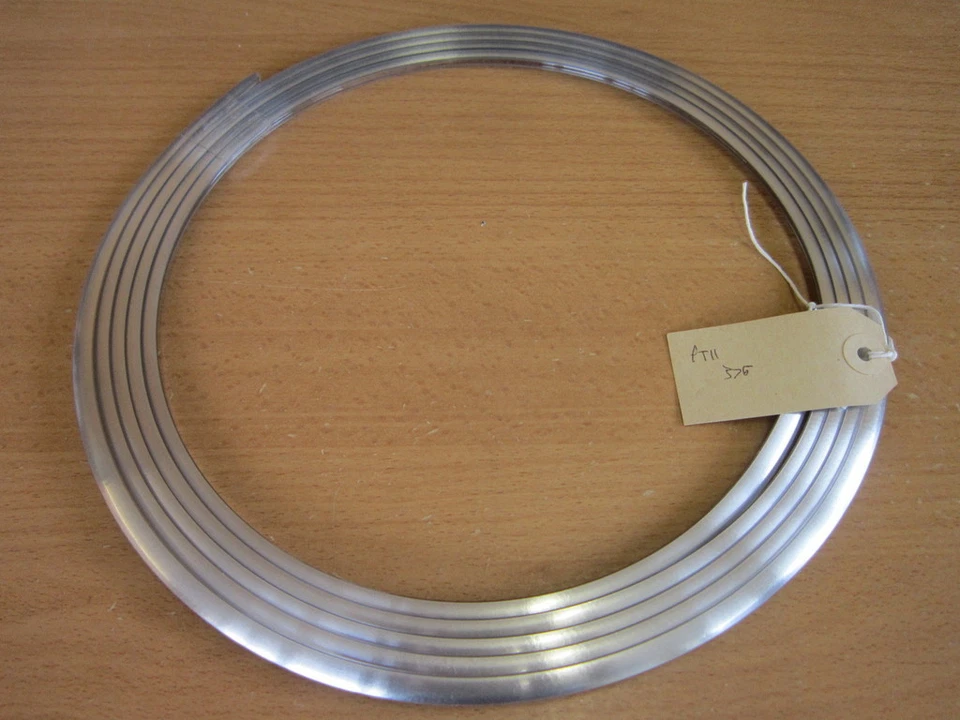 Triumph TR4A, TR5, TR250 Surrey Haut , Écran Arrière Plastique Chrome Garniture - Image 1 of 1