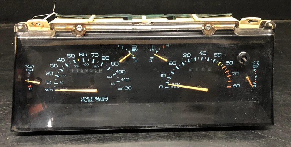 1988 1989 Chevrolet Beretta GT 2.8 instrumento medidor de velocidade cluster - Imagem 1 de 4