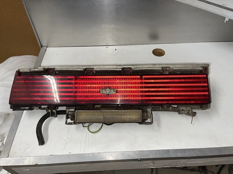 Caprice Classic 1979 luz trasera lateral izquierda + luz de marcha atrás OEM Foto 1 de 4