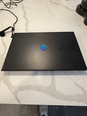 "Laptop para juegos HP OMEN 15,6"" | SSD de 1 TB | NVIDIA GeForce RTX 2060" Foto 1 de 4
