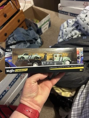 Maisto Transport International Durastar Flatbed & 1988 Ford Mustang LX Coupe - Imagem 1 de 4