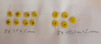 8 gelbe  Knöpfe 4 Loch  9 mm x 2mm und 5 gelbe Köpfe 10,3mm 2 mm - Bild 1 von 4