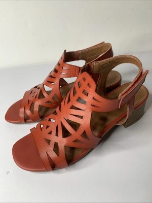 Sandalias Baretraps VELVET Mujer 8.5 Pimentón Eslinga Perforaciones Punta Abierta COMO ESTÁN Foto 1 de 4