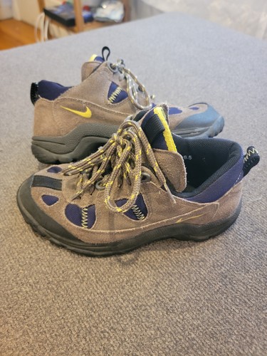 Scarpe da donna vintage Nike Air ACG basse da trekking in pelle 109008 271 taglia 6 5