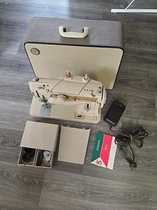 1950 VINTAGE SINGER 411G ZIG-ZAG SEWING MACHINE W Case Manual Book Working - Picture 1 of 23