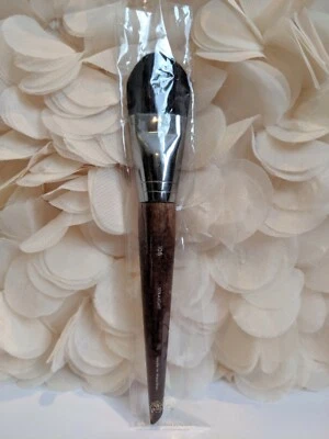 Make Up For Ever #108 Straight Large Foundation Brush New in Sleeve - Image 1 of 2