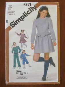 SIMPLICITY PATTERN - 5771 GIRLS' KNIT PANTS KNICKERBOCKERS SKIRT TOP 12-14 UNCUT - Picture 1 of 2
