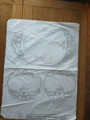 Vintage Deighton's 'Silver-Tex' Embroidery Transfer: CUTWORK Dressing Table Set - Image 1 of 4