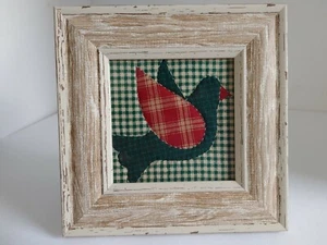 Handgestepptes Quiltstück Country Primitive Country Look Vogel grün kariert gerahmt - Bild 1 von 6
