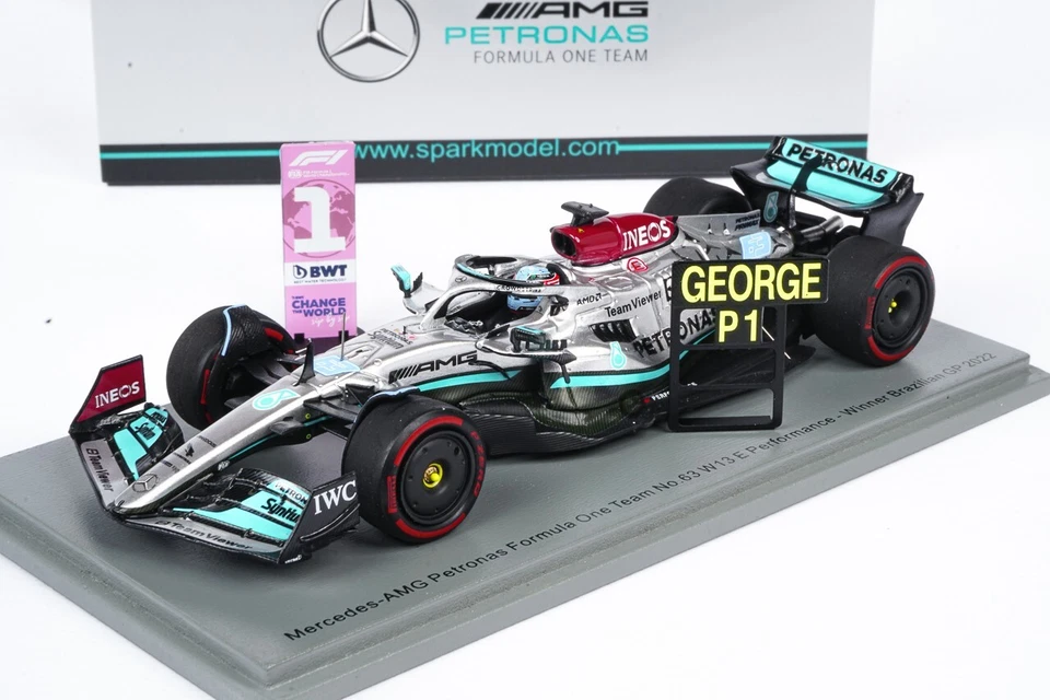 Mercedes W13 George Russell Winner Brazil 2022  1/43 Spark with pitboard - Immagine 1 di 4