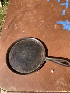 Vintage unbekannte Gusseisen runde 9 3/4 breite Grillplatte. - Bild 1 von 9