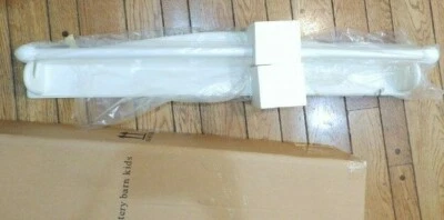 Soporte para edredón/manta Pottery Barn Kids bebé antiguo blanco montaje en pared NUEVO Foto 1 de 4