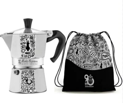 BIALETTI Moka 3 Tazze del 90° Anniversario | Caffettiera + Sacca Celebrativa - Immagine 1 di 3