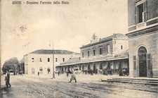A8299) UDINE STAZIONE FERROVIE DELLO STATO ANIMATA VIAGGIATA NEL 1908