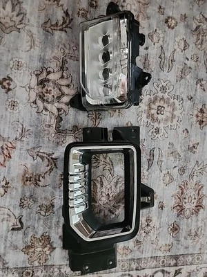 20-23 Drivers Side GMC SIERRA 2500HD 3500HD DENALI LH FAROL DE NEBLINA ACABAMENTO CROMADO FABRICANTE DE EQUIPAMENTO ORIGINAL - Imagem 1 de 4