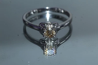 Anillo solitario de diamantes marrones anillo simple delicado anillo diamante natural hecho a mano Foto 1 de 4