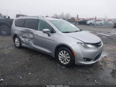 Conjunto de filtro de aire usado se adapta a: Chrysler Pacifica 2018 3,6 L gasolina grado A Foto 1 de 4