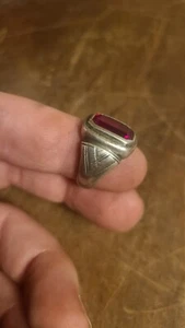 Vintage stainless steel men's genuine red stone pinky ring size 8 pics - Picture 1 of 6
