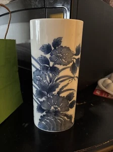 Satsuki Vase - Picture 1 of 2