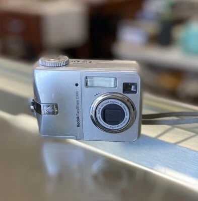Kodak EasyShare C330 4.0MP 3x Zoom Compact Digital Camera Silver Parts/Repair - Image 1 of 4