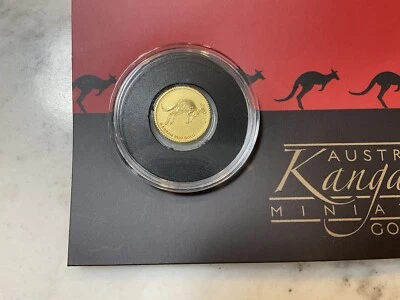 2017 Australian Gold Kangaroo Miniature $2 Gold Coin in Card - 0.5 g .9999 fine - Image 1 of 4
