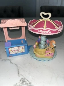 Fisher Price Sweet Streets Dollhouse Carousel Merry Go Round Ticket Booth 2002 - Picture 1 of 4