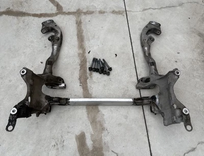 Audi A4 S4 A5 S5 B8 2008-2012 base motor delantero subchasis travesaño con pernos Foto 1 de 4