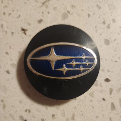 Tapa central de rueda SUBARU LEGACY OUTBACK CROSSTREK NEGRA 19-25 USADA OEM  Foto 1 de 4