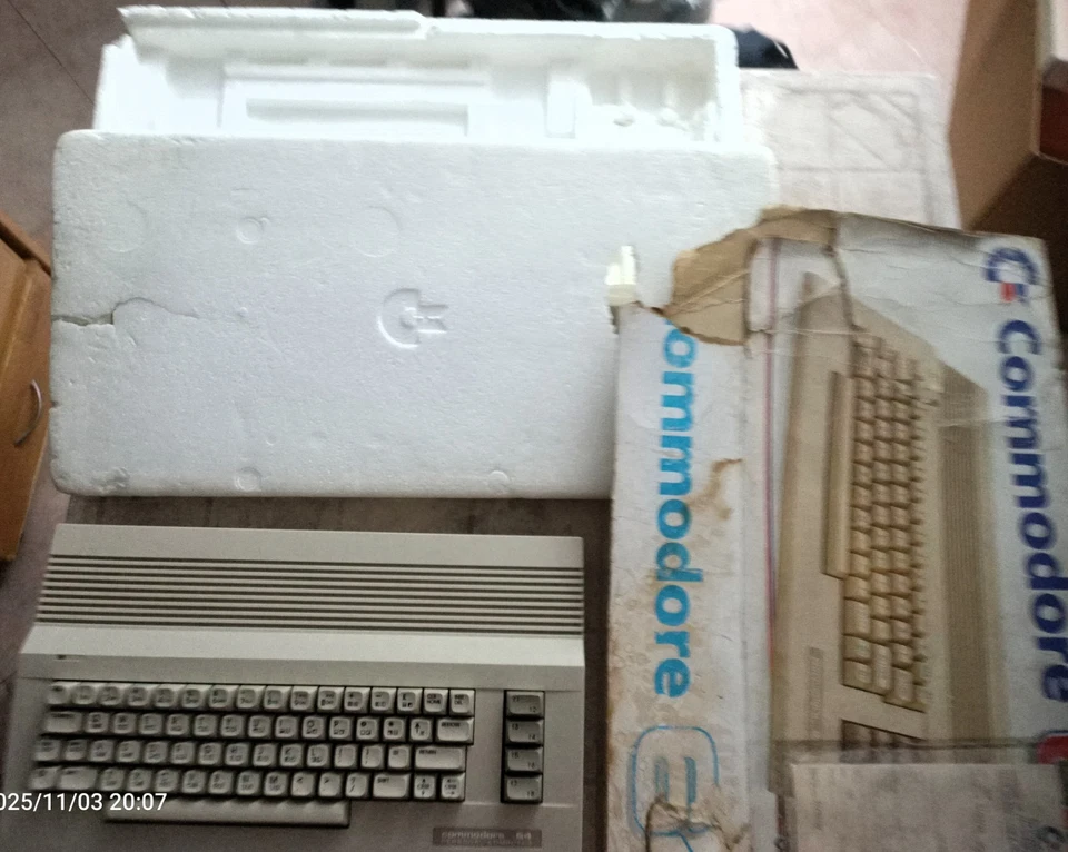 Commodore 64C solo computer con scatola, alcuni difetti. - Immagine 1 di 4