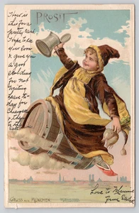 Persona postal montando un barril de cerveza y sosteniendo peltre Stein saludos desde Munich - Imagen 1 de 2