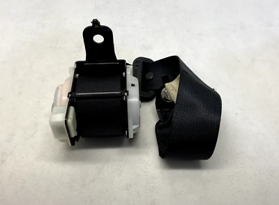 2017-2020 INFINITI Q50 Driver Side Rear Left Seat Belt Retractor PO22 OEM Foto 1 de 4