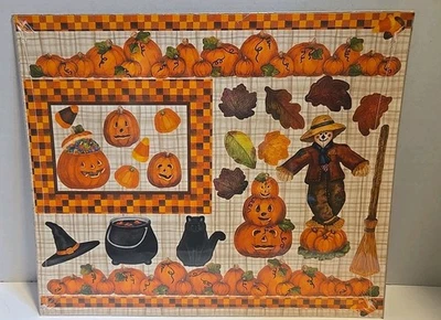 Recuerdos creativos. Colección de recuerdos. Hecho con uno Halloween. Formas troqueladas. Foto 1 de 3