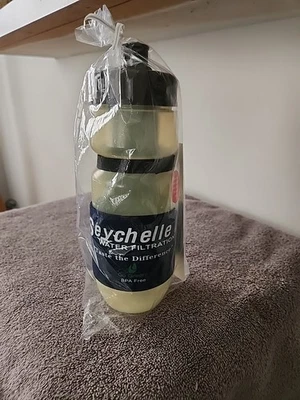 New SEYCHELLE pH2O Filtration Pure Water Filter Squeeze Bottle 28 oz - Image 1 of 2