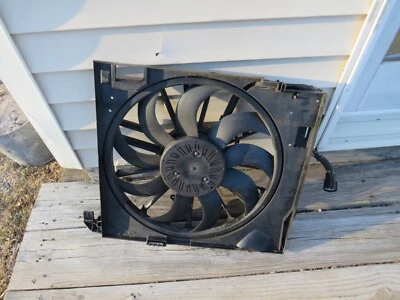 Jaguar XF 2011 montaje de ventilador de refrigeración del radiador Foto 1 de 4