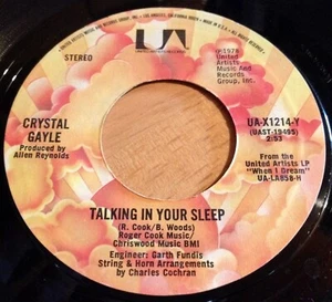 Crystal Gayle 45 Talking In Your Sleep / Paintin' This Old Town Blue - Bild 1 von 2