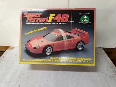 SUPER FERRARI F40 RADIOCOMANDATA SCALA 1/14 by GIOCHI PREZIOSI ANNI 80 - Immagine 1 di 4