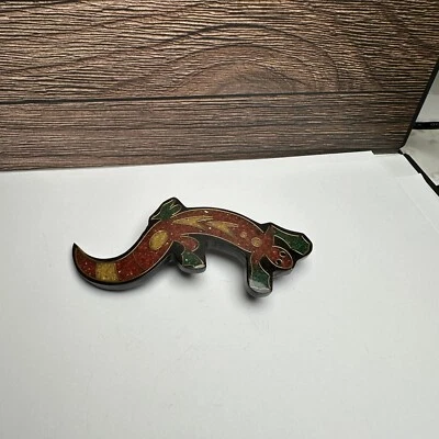 Broche prendedor hecho a mano con incrustaciones de piedra triturada de salamandra en resina transparente novedad Foto 1 de 4