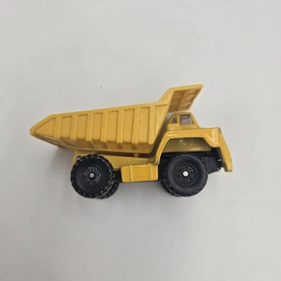 Vintage Maisto Yellow Dump Truck Diecast 11844 Construction Vehicle Toy 1:64 - Image 1 of 4